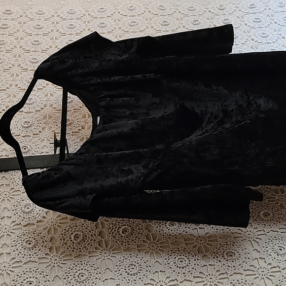 Woman's top - Picture 2 of 8